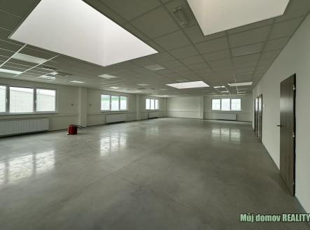 Pronájem skladovací prostor, 550 m²