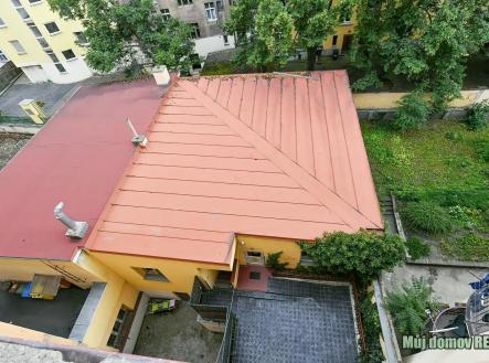 Pronájem obchodní prostory, 300 m²