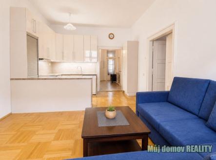 photo_5771407848293207875_y(1).jpg