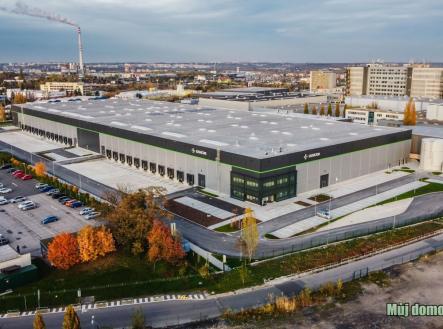 Pronájem komerčního objektu, průmyslový areál, 10 200 m²