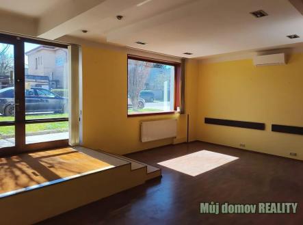 Pronájem kanceláře, 121 m²
