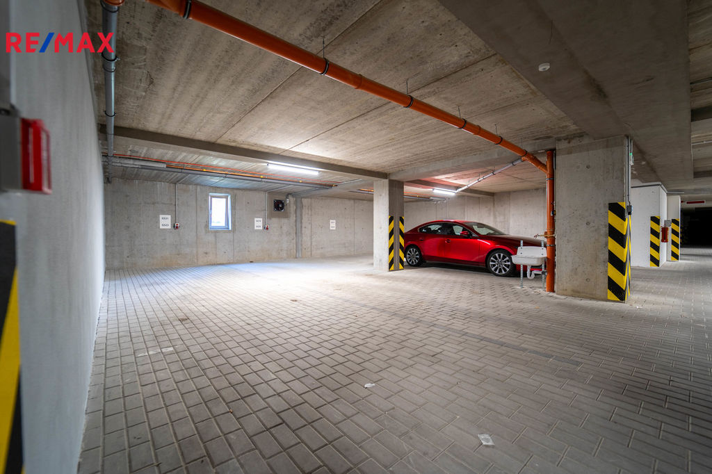 Čtyři garážové parkovací místa (GS 19 až GS 22b) v 1. PP