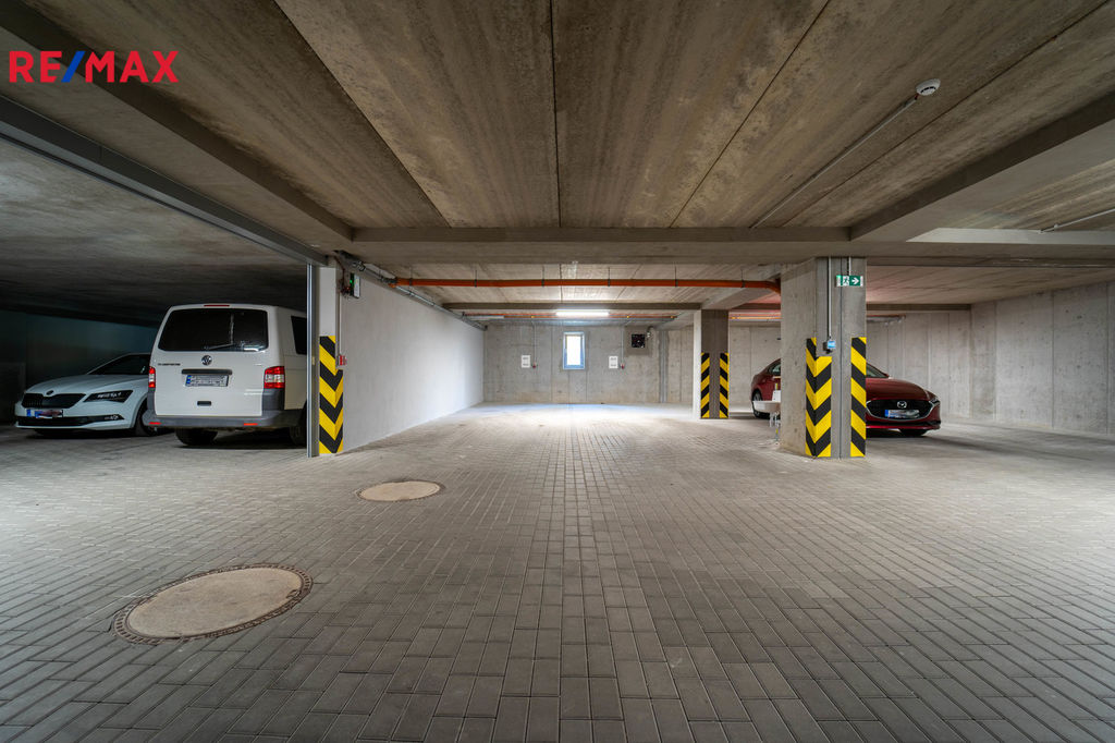 Čtyři garážové parkovací místa (GS 19 až GS 22b) v 1. PP