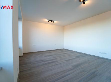 Pronájem bytu, 1+kk, 32 m²