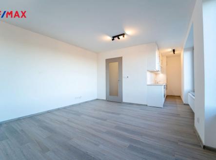 Pronájem bytu, 1+kk, 32 m²