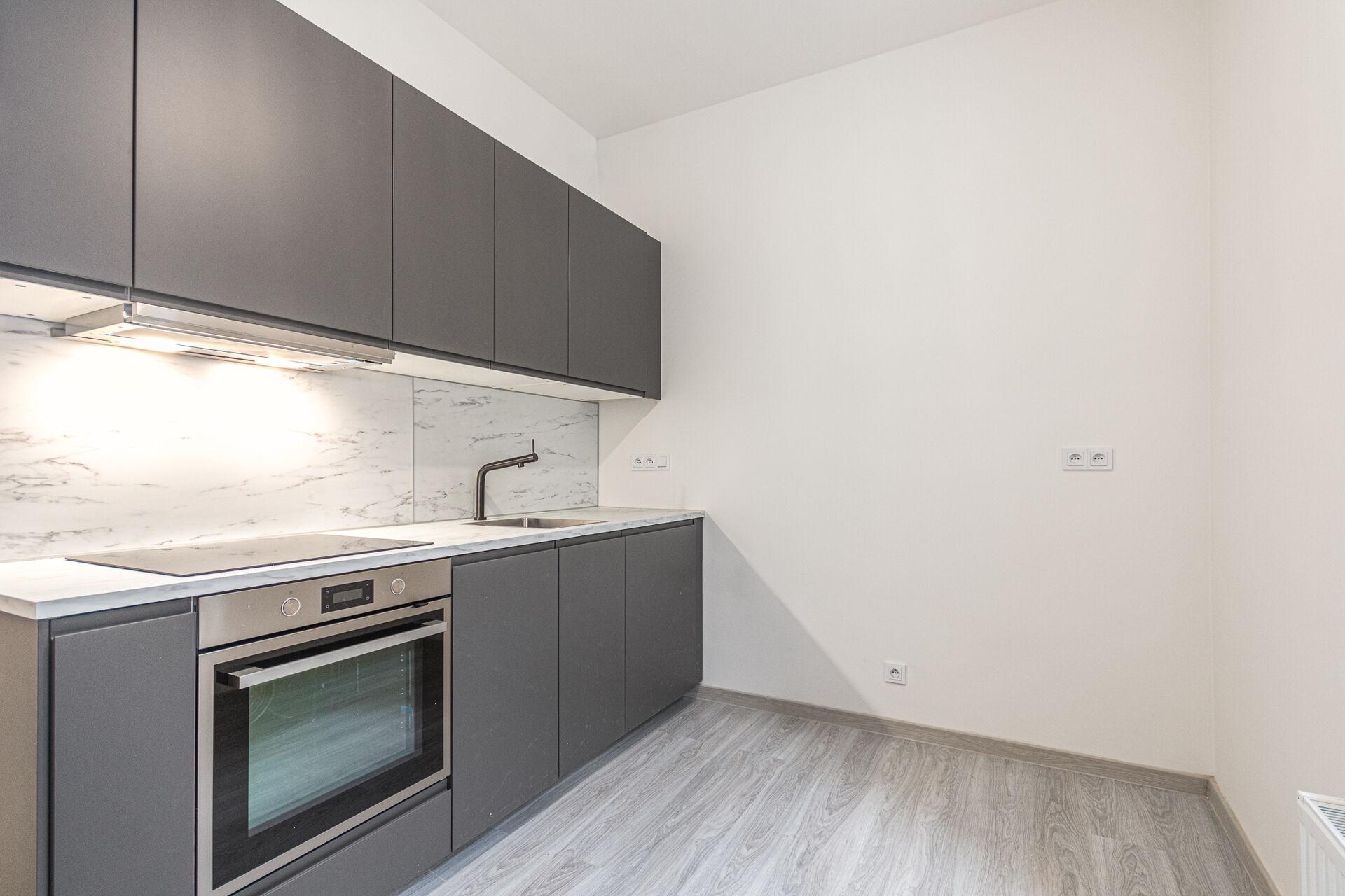 Pronájem bytu 1+1, 30 m² – Košická ulice, Praha