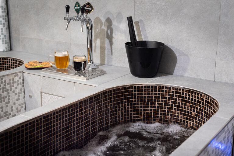 Plně vybavený komerční prostor typu SPA - 333 m², Praha 5 - Smíchov, Zborovská 19