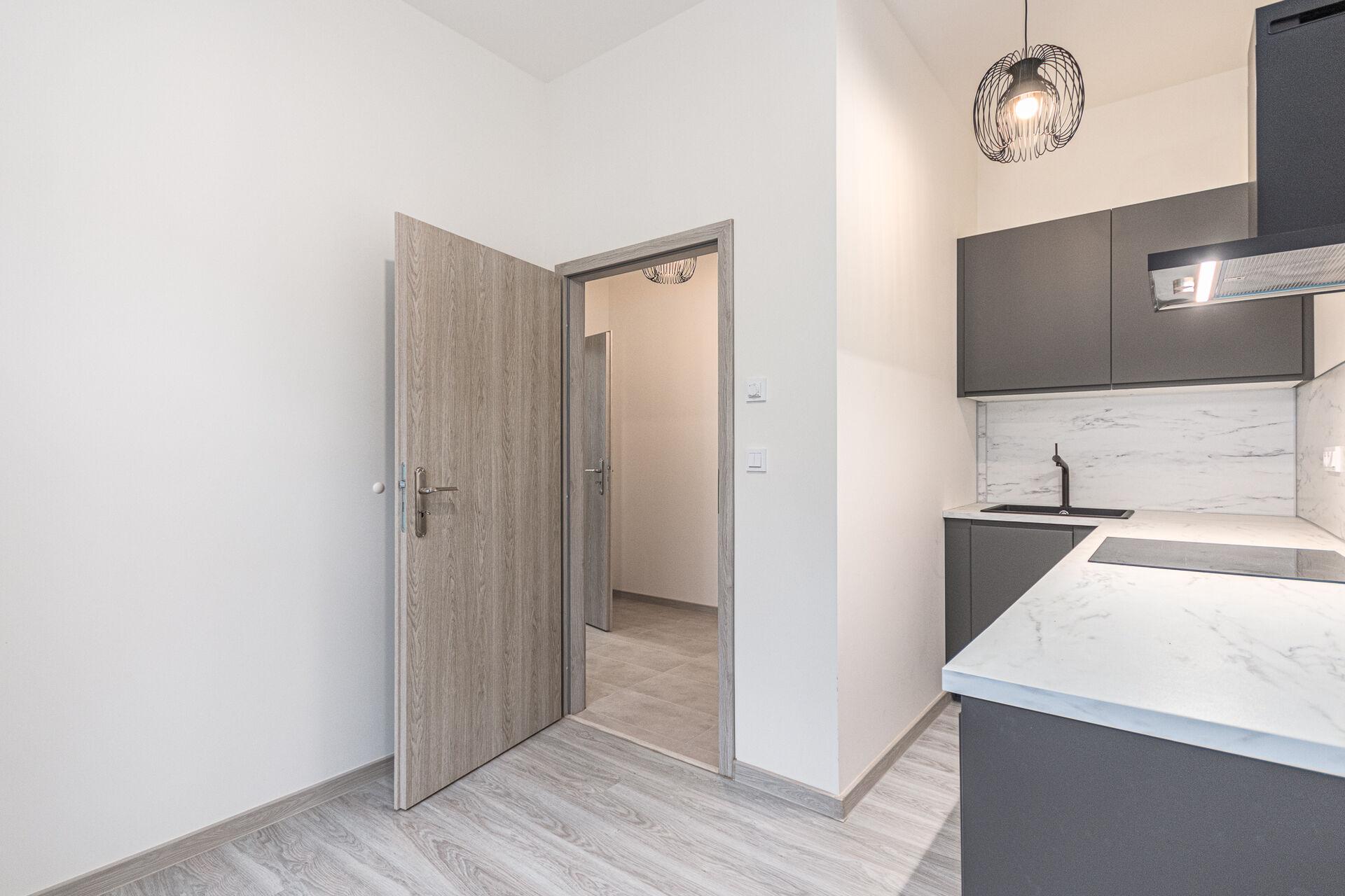 Pronájem útulného bytu 2+kk, 29,1 m², Košická 18 - Praha, pár kroků od Havlíčkových sadů