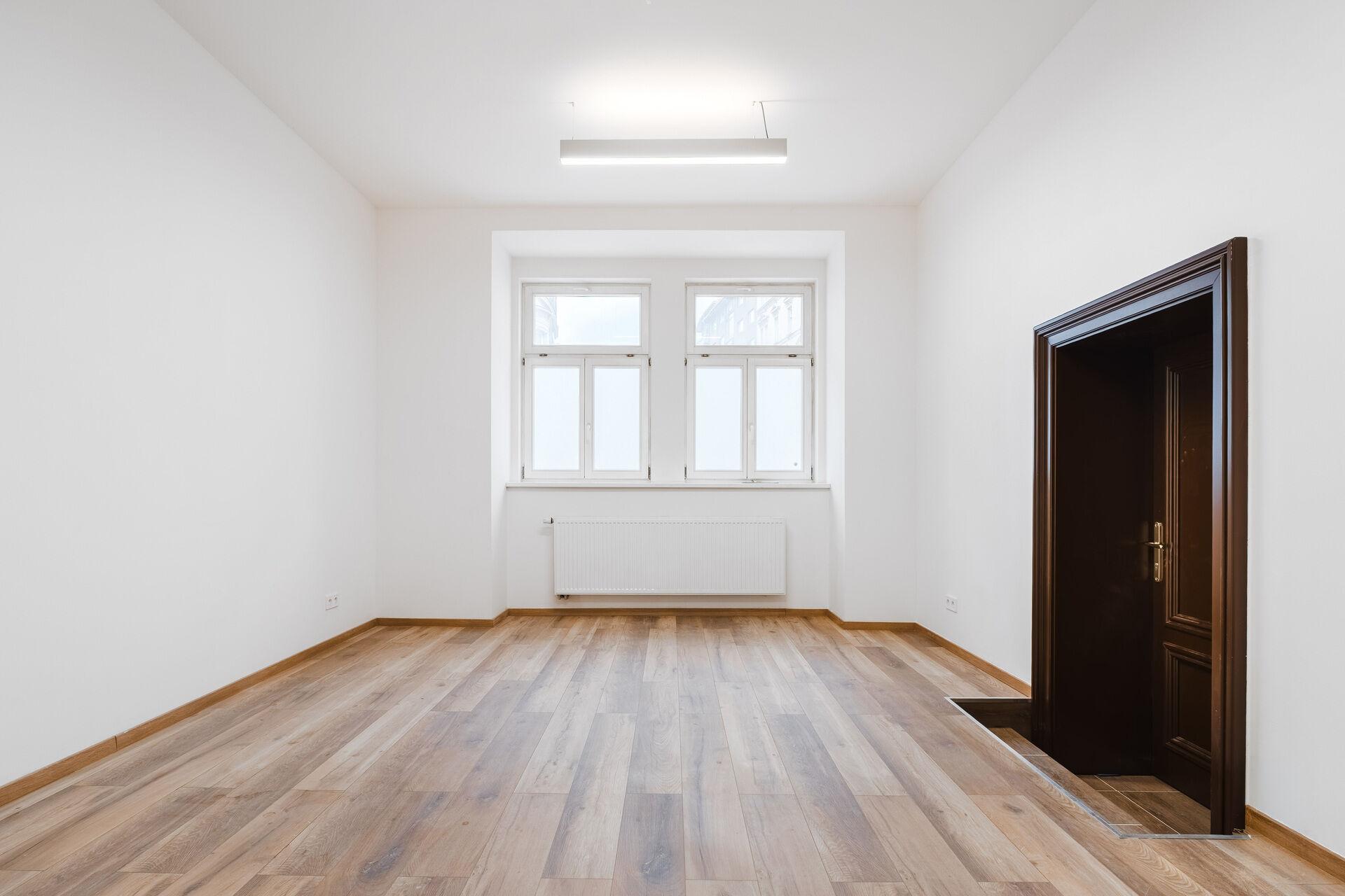 Komerční prostor 50 m² ve vyhledávané lokalitě u I. P. Pavlova - ideální pro beauty, nehtové studio