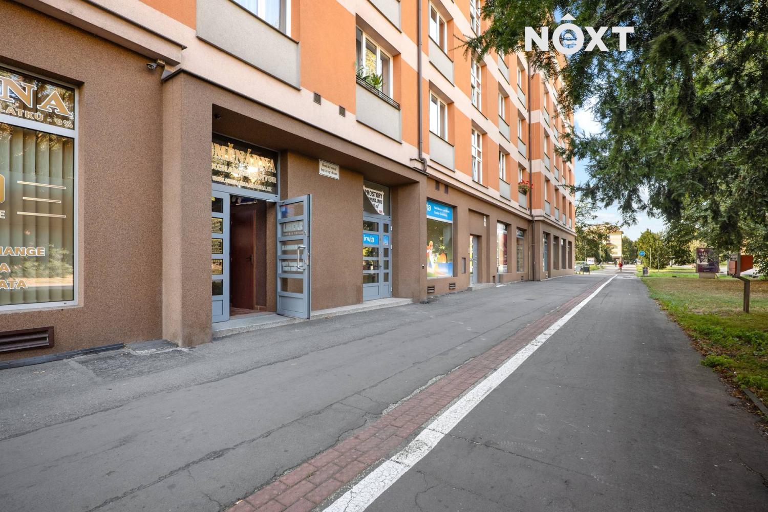 Pronájem komerční Obchodní prostory, 140㎡