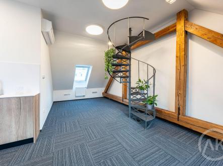 Pronájem kanceláře, 72 m²