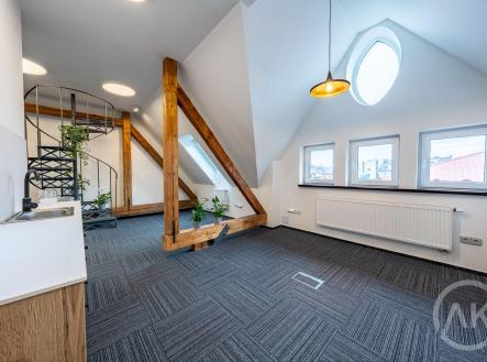 Pronájem kanceláře, 72 m²