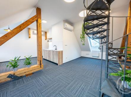 Pronájem kanceláře, 72 m²