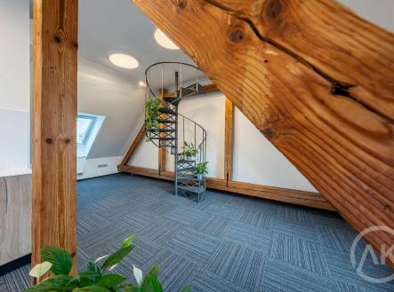 Pronájem kanceláře, 72 m²