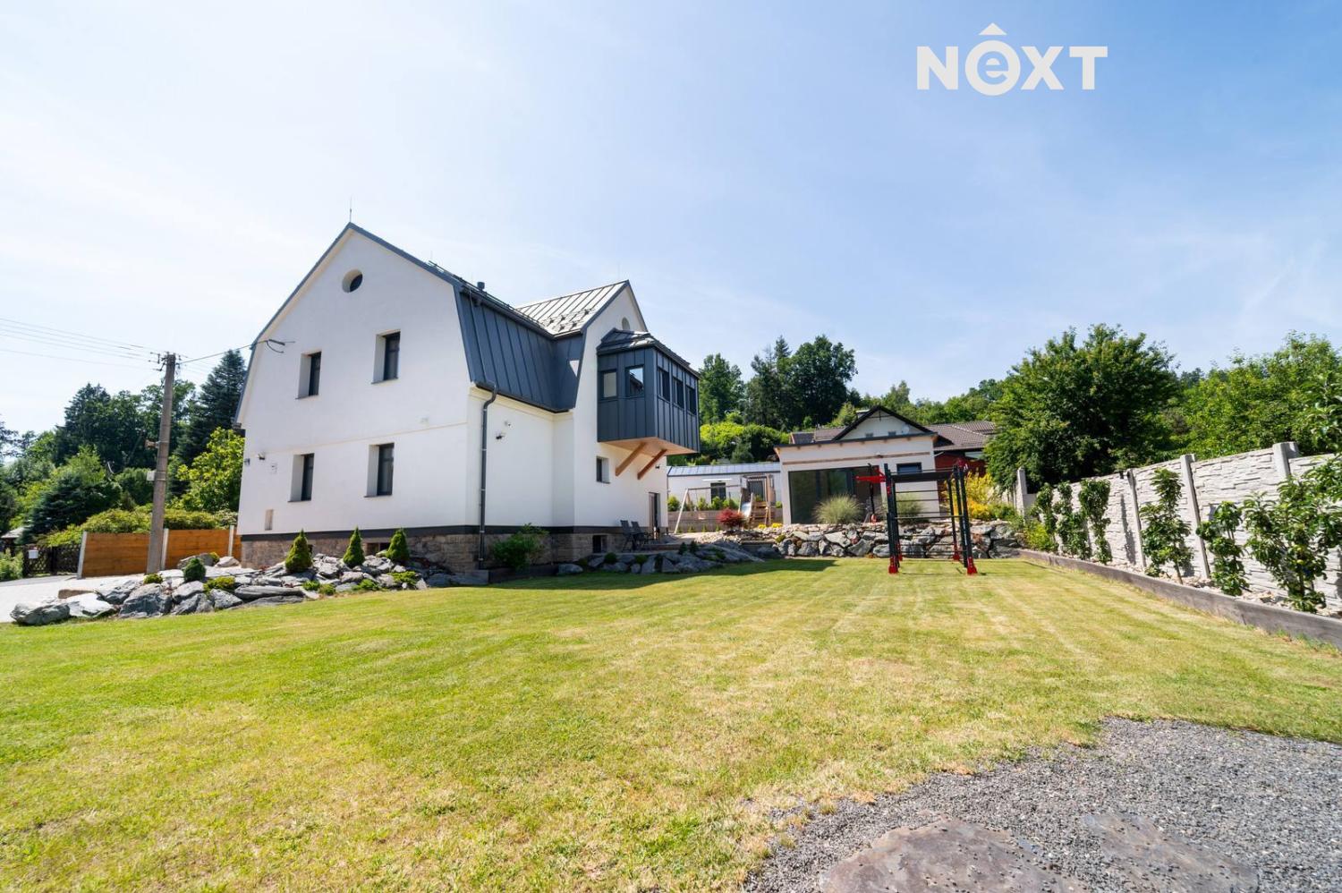 Prodej komerční Apartmány, 274㎡