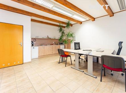 Pronájem kanceláře, 100 m²