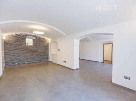 Pronájem komerčního objektu, obchodní centrum, 75 m²