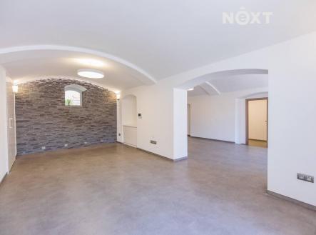 Pronájem komerčního objektu, obchodní centrum, 75 m²
