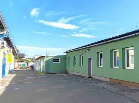 Pronájem - obchodní prostor, 215 m²