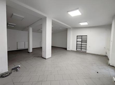 Pronájem - obchodní prostor, 215 m²