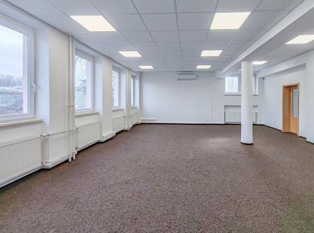 Pronájem kanceláře, 200 m²