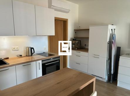 Pronájem bytu, 1+kk, 33 m²