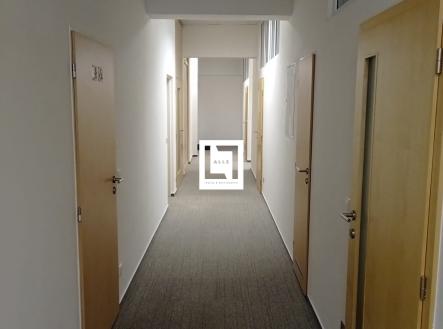 Pronájem kanceláře, 68 m²