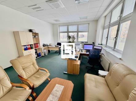 Pronájem kanceláře, 68 m²
