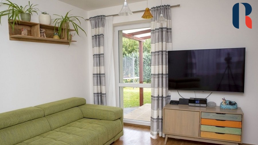 Obývací část se vstupem na zahradu