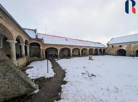 Prodej pozemku pro komerční výstavbu, 5 700 m²