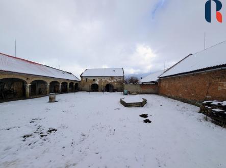 Prodej pozemku pro komerční výstavbu, 5 700 m²