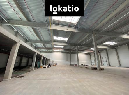 Pronájem komerčního objektu, sklad, 1 700 m²