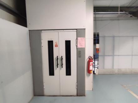 Pronájem komerčního objektu, sklad, 1 550 m²