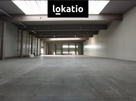 Pronájem komerčního objektu, sklad, 1 800 m²