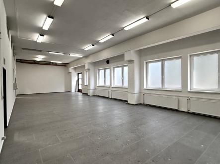Pronájem komerčního objektu, sklad, 618 m²