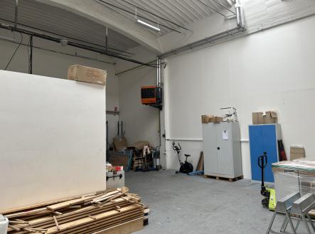Pronájem - skladovací prostor, 132 m²