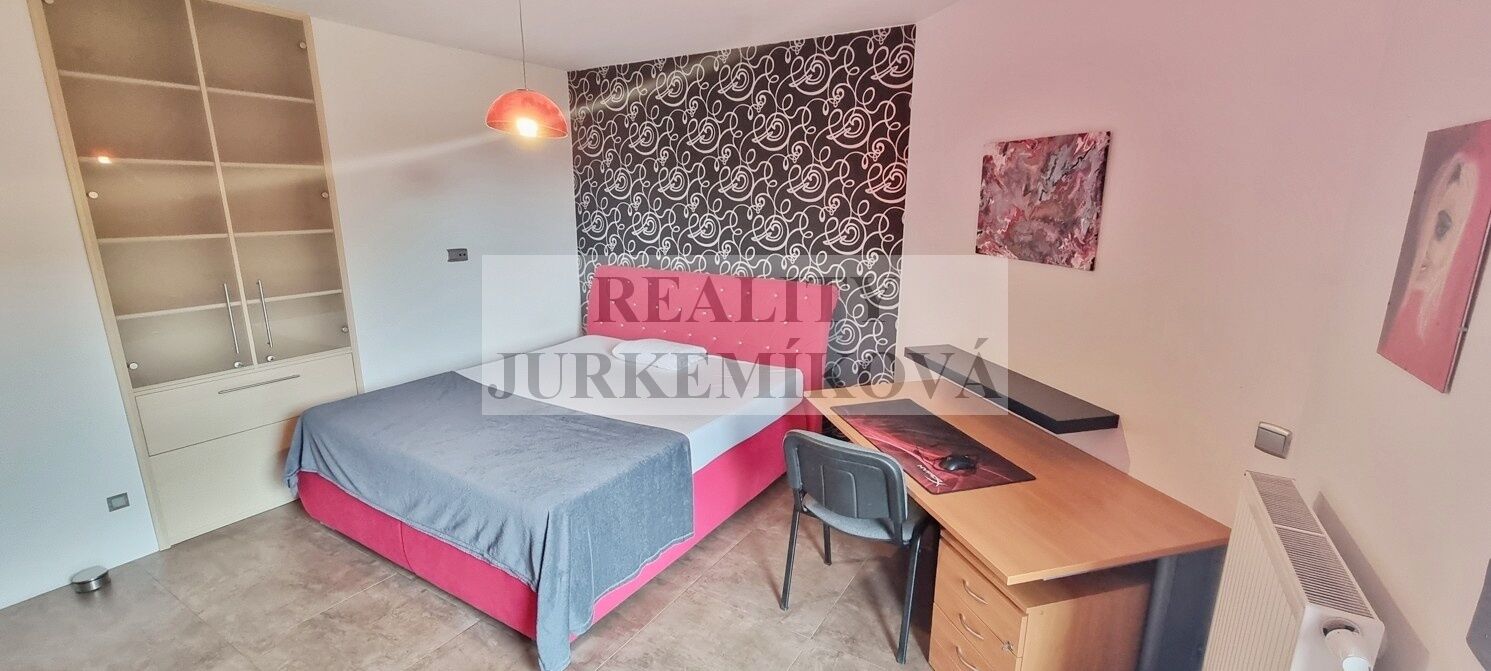 Pronájem zařízeného 1+kk v RD se zahradou – Rožnov u ČB