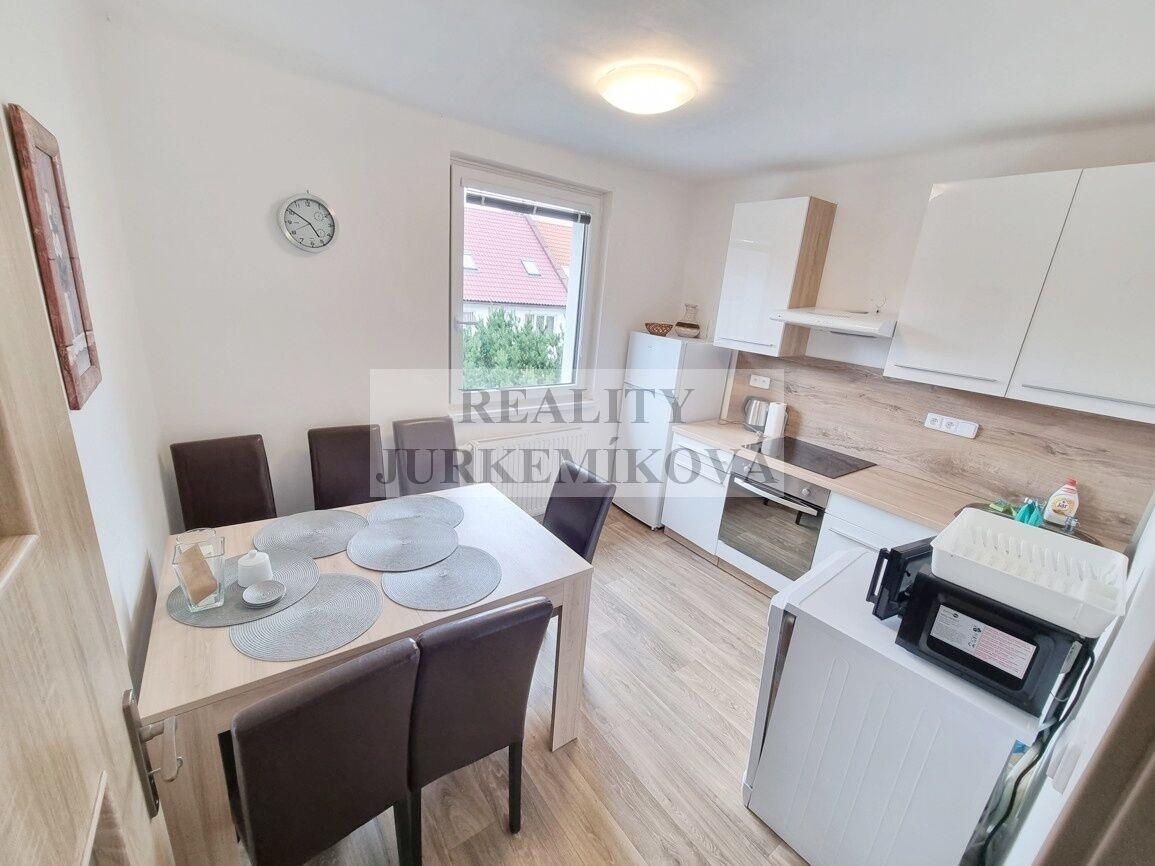 Vícegenerační RD se třemi bytovými jednotkami (3+1, 3+1, 2+KK) – Černá v Pošumaví