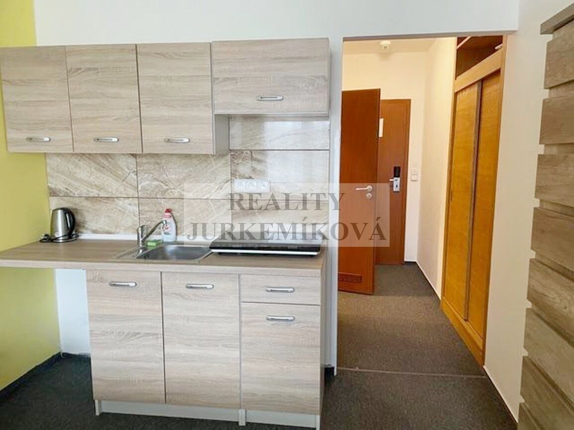 Prodej apartmánu s lodžií v oblíbeném hotelovém komplexu – Frymburk, Lipno