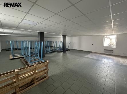 Pronájem skladovací prostor, 430 m²