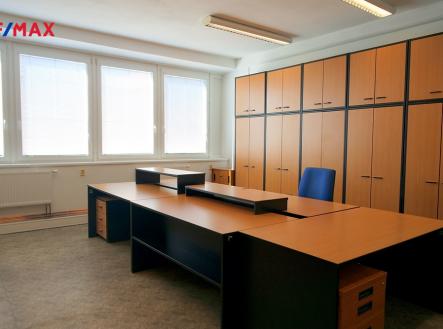 Pronájem - kanceláře, 260 m²