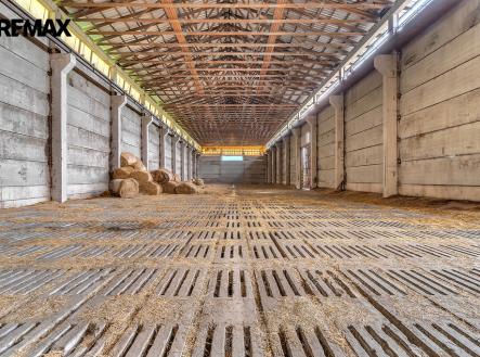 Prodej skladovací prostor, 1 400 m²