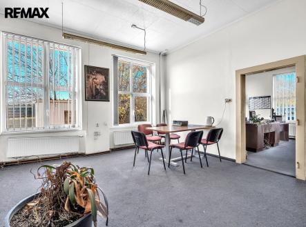 Pronájem skladovací prostor, 1 380 m²