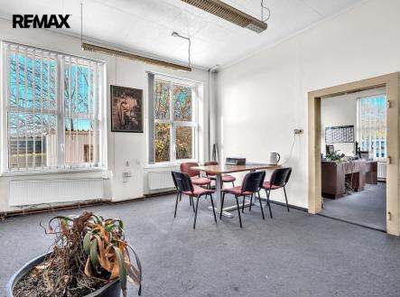 Pronájem skladu, 1 380 m²