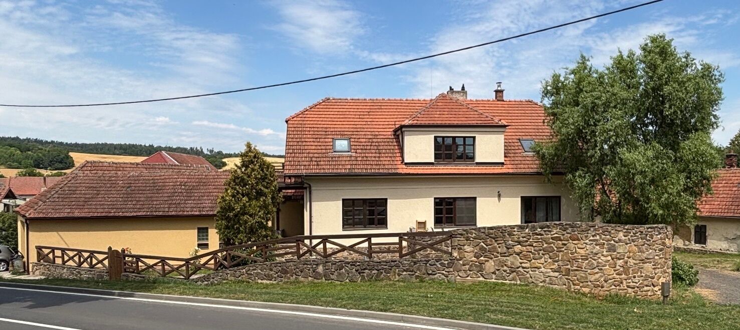 Prodej RD 6+1, 2x garáž, dvůr, zahrada - Veverské Knínice