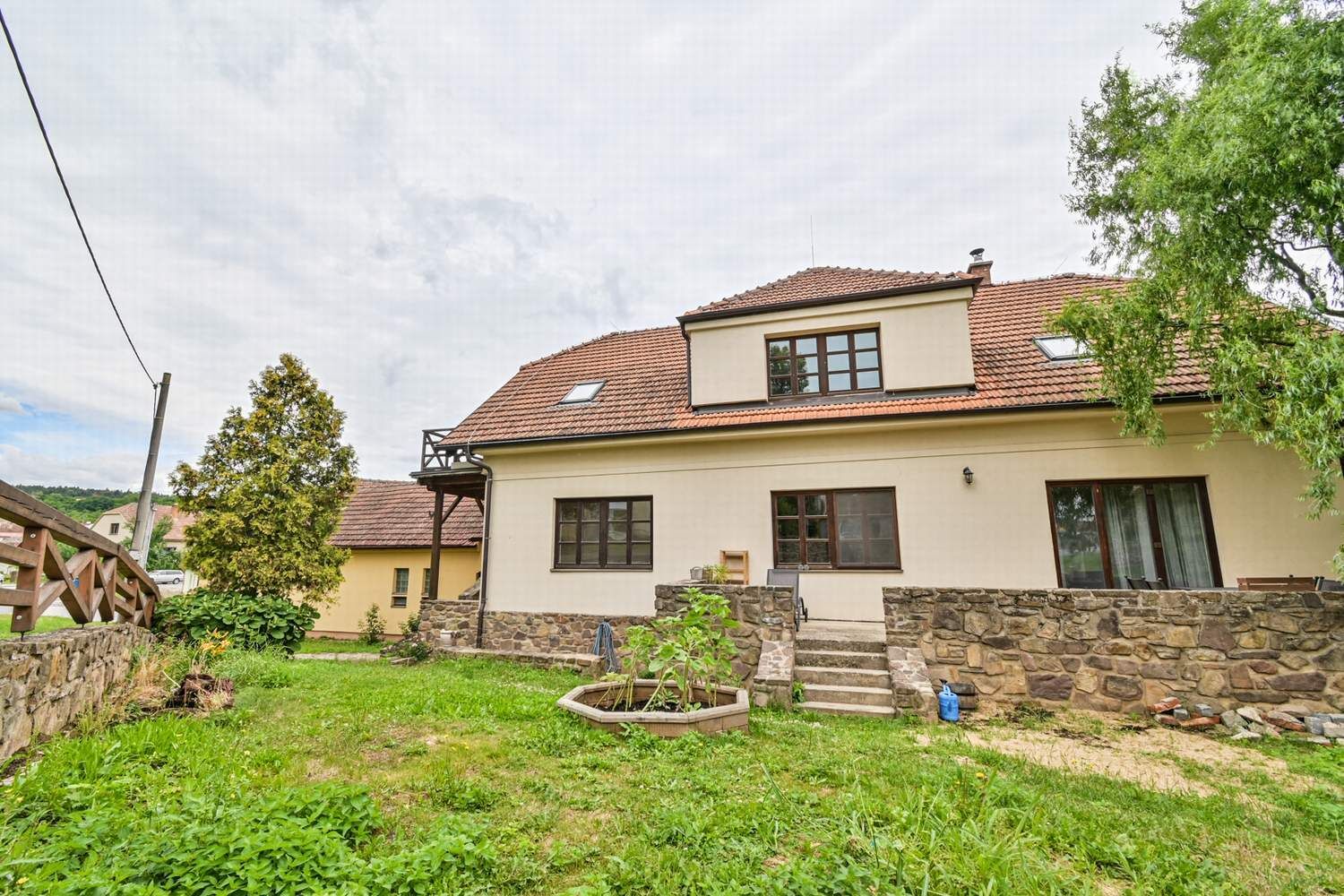 Prodej RD 6+1, 2x garáž, dvůr, zahrada - Veverské Knínice