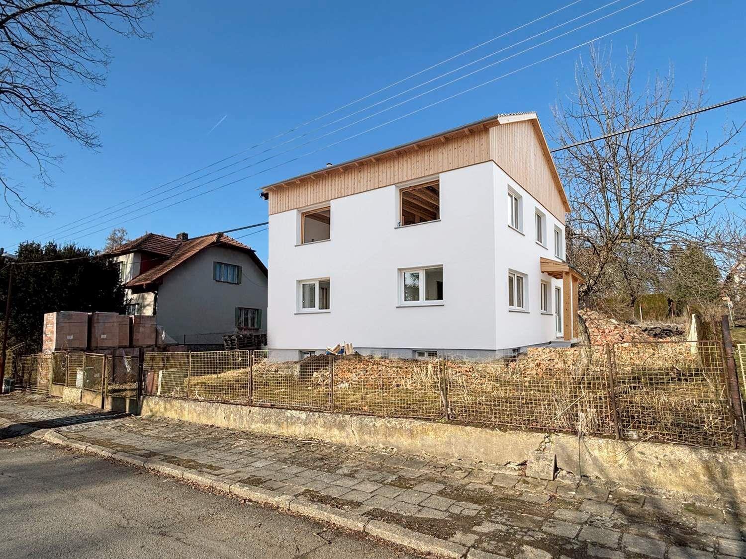 Prodej hrubé stavby vícegeneračního RD se zahradou v obci Dolní Rožínka