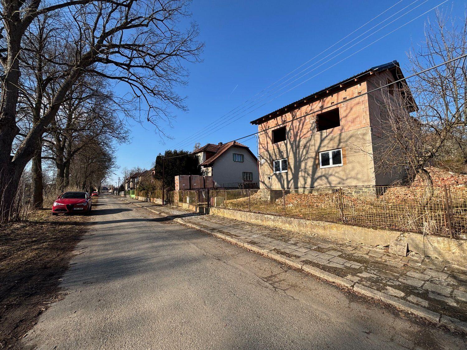 Prodej hrubé stavby vícegeneračního RD se zahradou v obci Dolní Rožínka