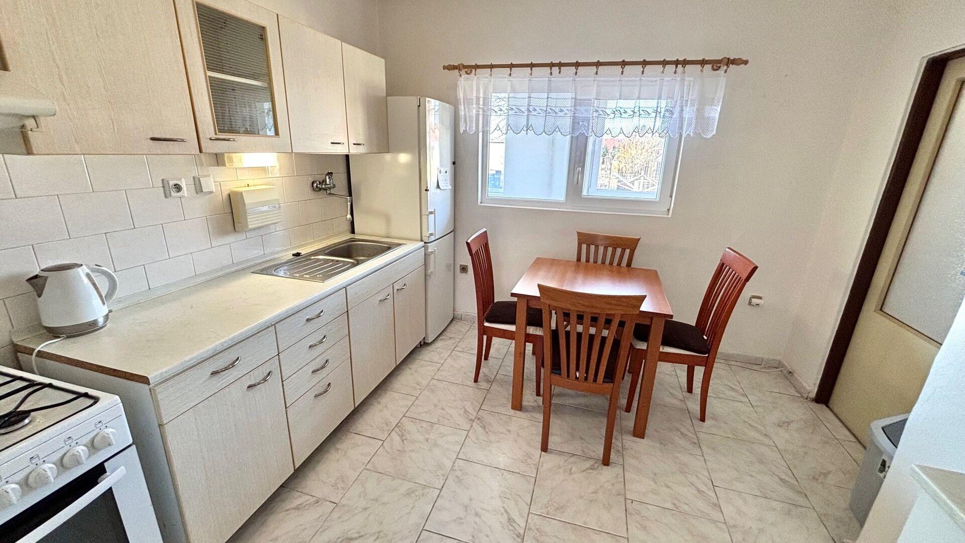 Pronájem RD 3+1 s vjezdem a zahradou, Újezd u Brna