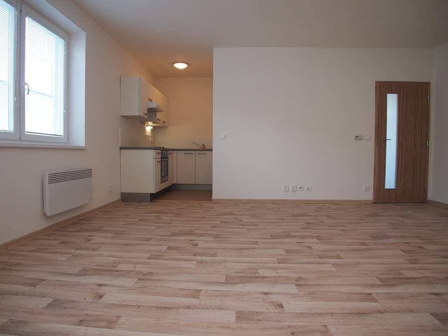 Pronájem bytu 2+kk s parkovacím stáním, Modřice